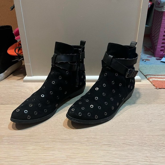 Grommet suede boots - Picture 2 of 4